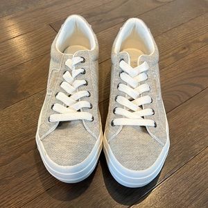 NWOT Rocket Dog Sneaker, Size 10 Flash Sale! 🚨🚨🚨